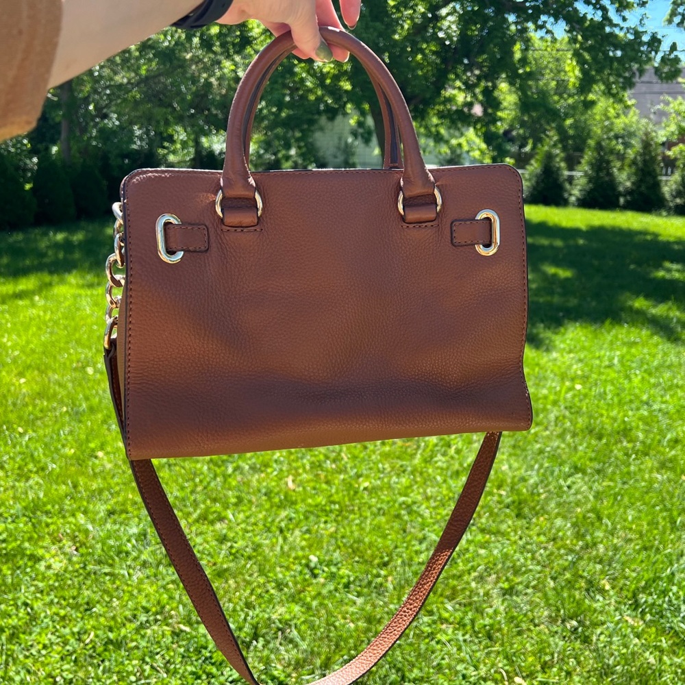 Michael Kors Hamilton Satchel w/Matching Wallet (Cognac) - Picture 4 of 10
